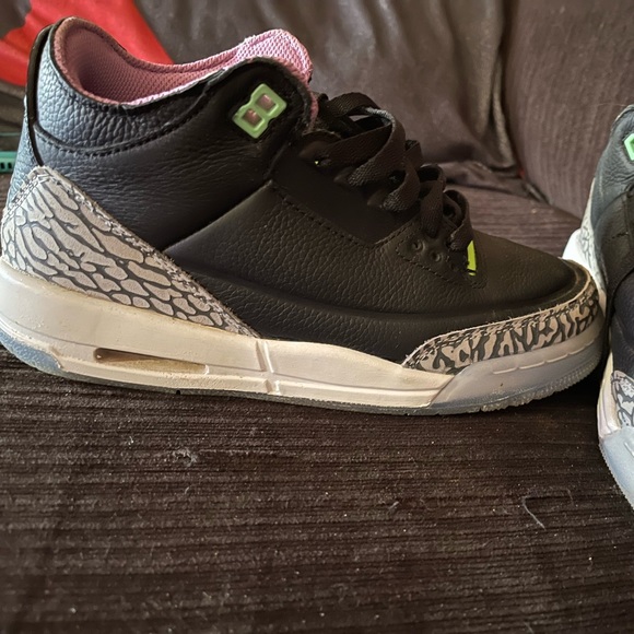 Girls Air Jordan’s size 4y - Picture 3 of 3